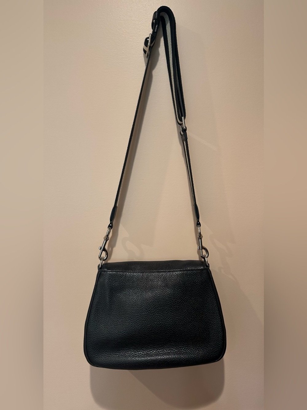 Marc Jacob’s black pebbled leather Gotham crossbody saddle bag. - Picture 2 of 12